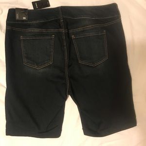 Torrid Bermuda short